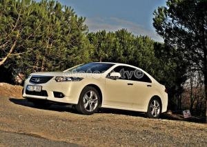 2012-Honda-Accord004