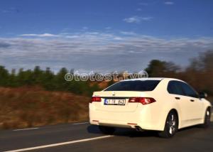 2012-Honda-Accord011