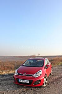 2012-Kia-Rio009