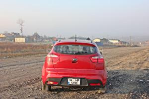 2012-Kia-Rio010