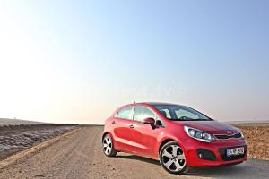 2012-Kia-Rio011