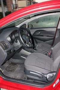 2012-Kia-Rio018