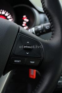 2012-Kia-Rio023