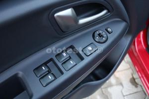 2012-Kia-Rio025