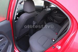 2012-Kia-Rio028
