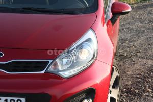 2012-Kia-Rio030