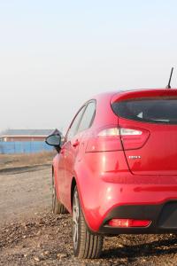 2012-Kia-Rio037
